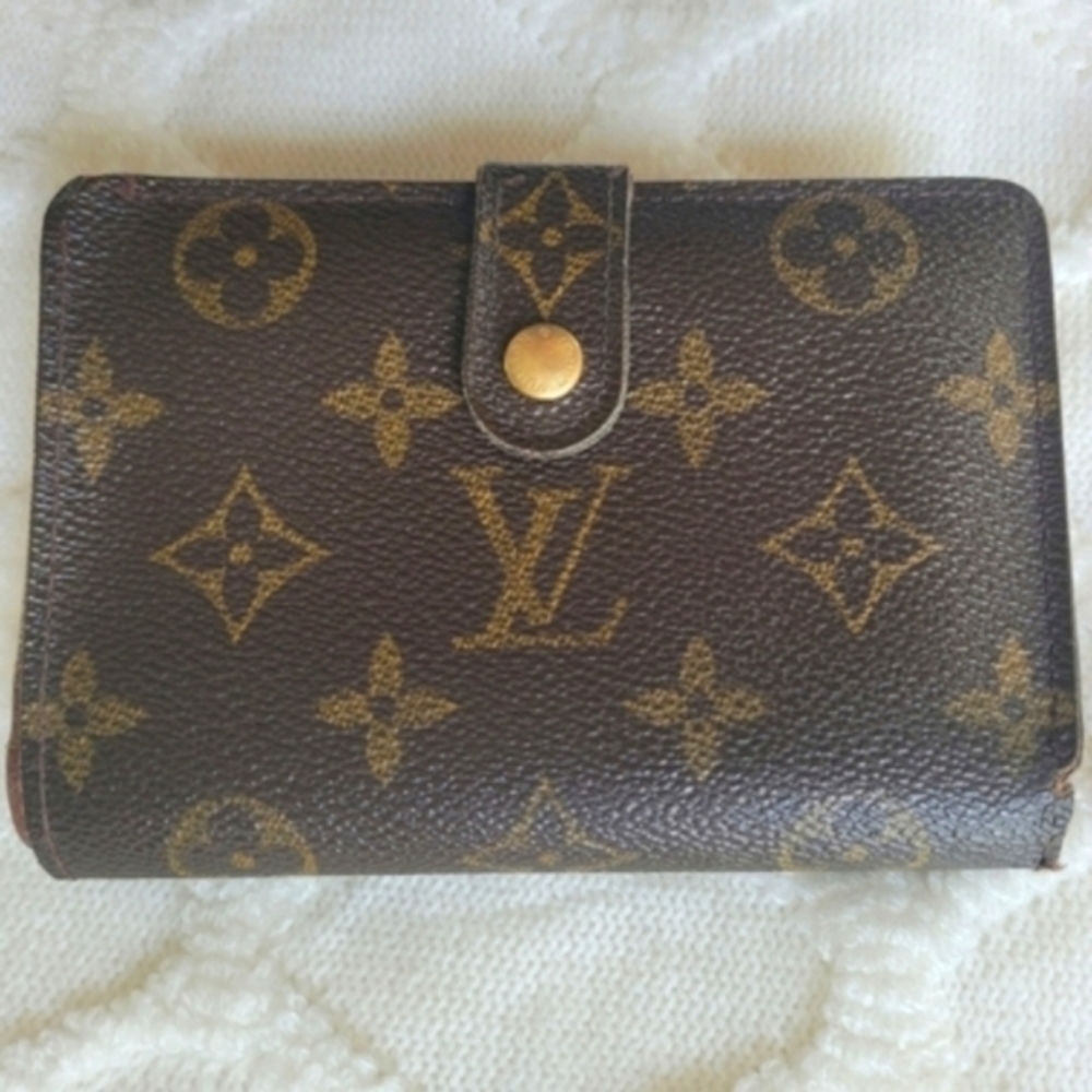 ⭐ Authentic Louis Vuitton Monogram Rare Kiss Lock Style Wallet